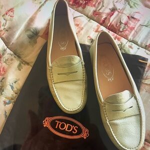 Tod's Women's Beige/goldLeather Loafers euro 39 or us 9